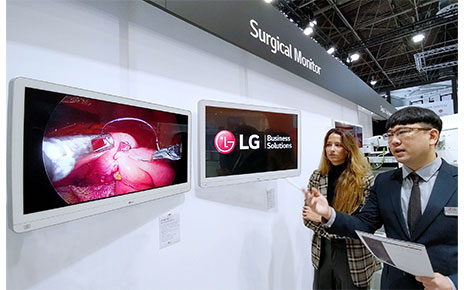 LG Unveils Its First Mini LED Surgical Monitor at MEDICA 2022 in Germany