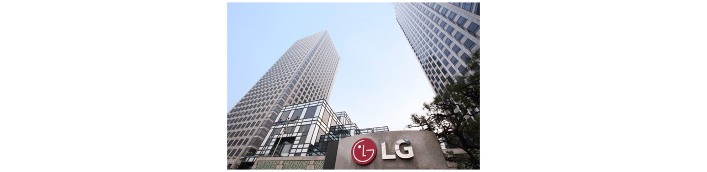 A picture of LG Twin Towers in the daytime