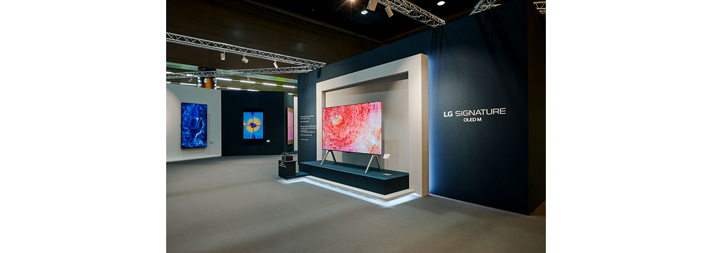 The entrance to Frieze Seoul 2023 boasts the LG SIGNATURE OLED M3 TV which is displaying artwork by late Korean artist, Kim Whanki