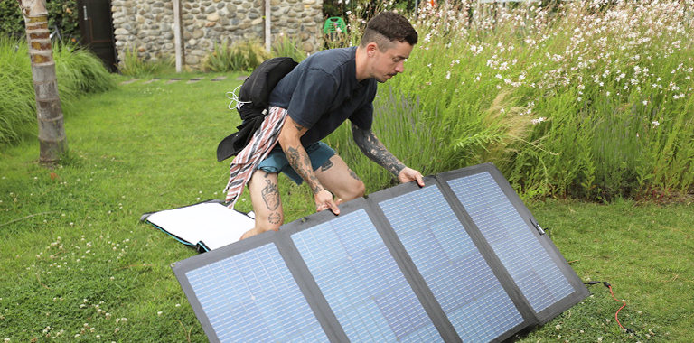 A men holding a solor panel